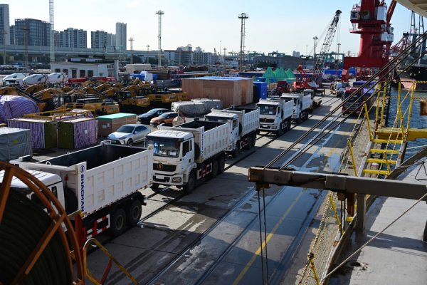 亿融策略 为“中国制造”架设出海绿色通道，百余辆国产工程车启航菲律宾